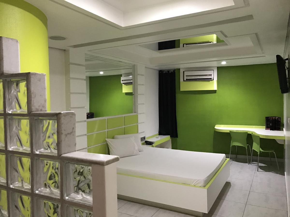 Luna Motel (Adults Only) เซาเบร์นาโด ดู กัมโป ภายนอก รูปภาพ